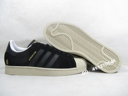 專柜正品 100%好評 阿迪達(dá)斯adidas040059 超級猿星 全黑運(yùn)動(dòng)鞋 經(jīng)典與品質(zhì)的完美融合